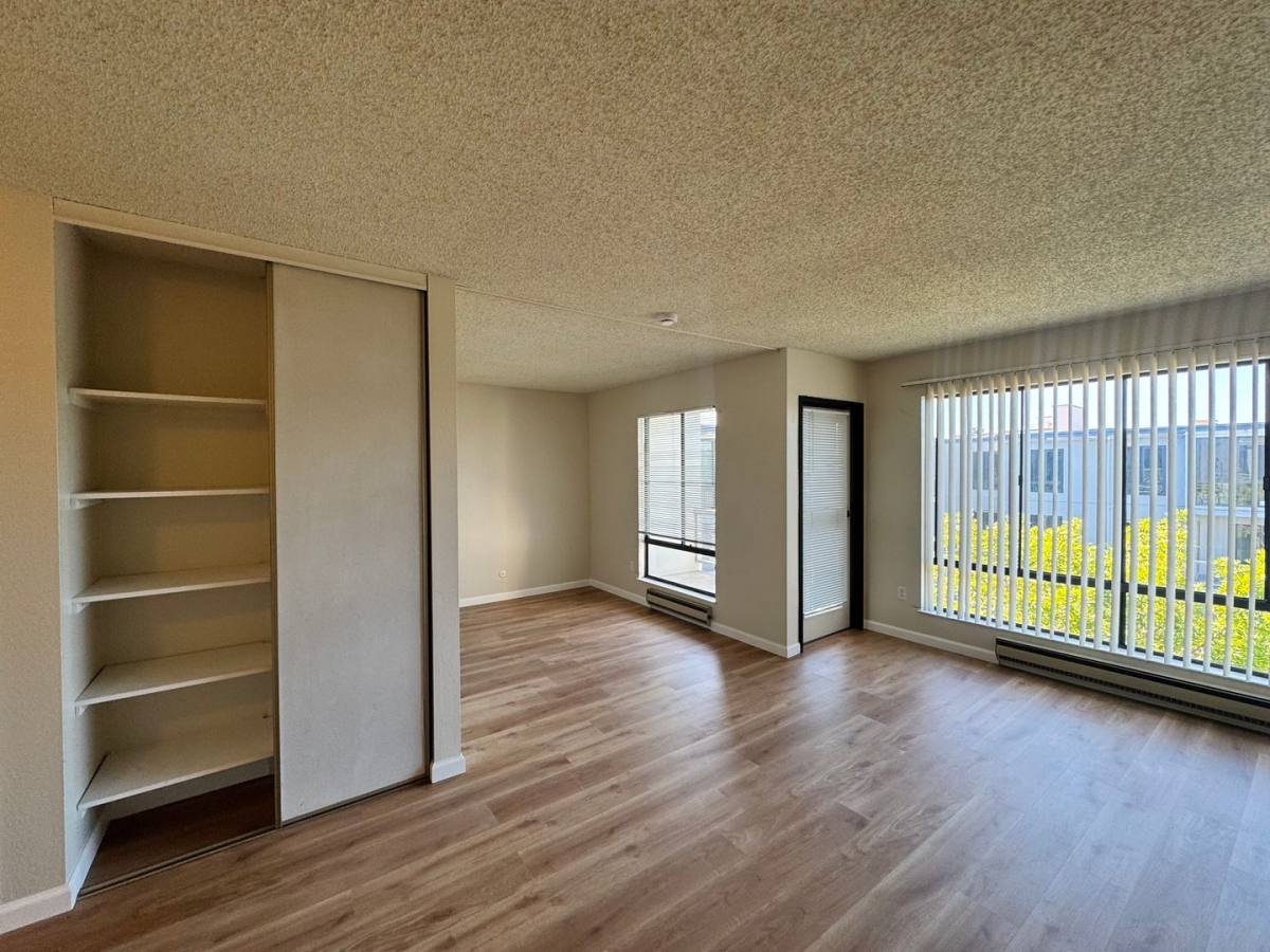 Apartment for rent at 7 Captain Dr, Emeryville, CA 94608