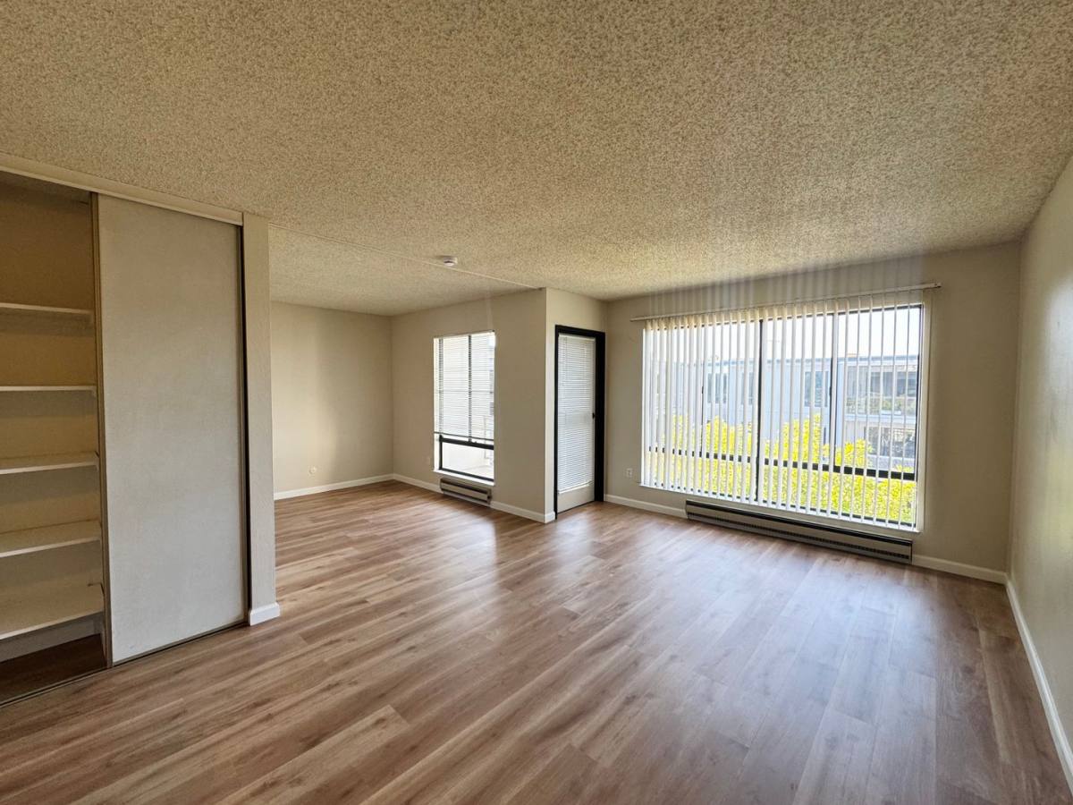 Apartment for rent at 7 Captain Dr, Emeryville, CA 94608