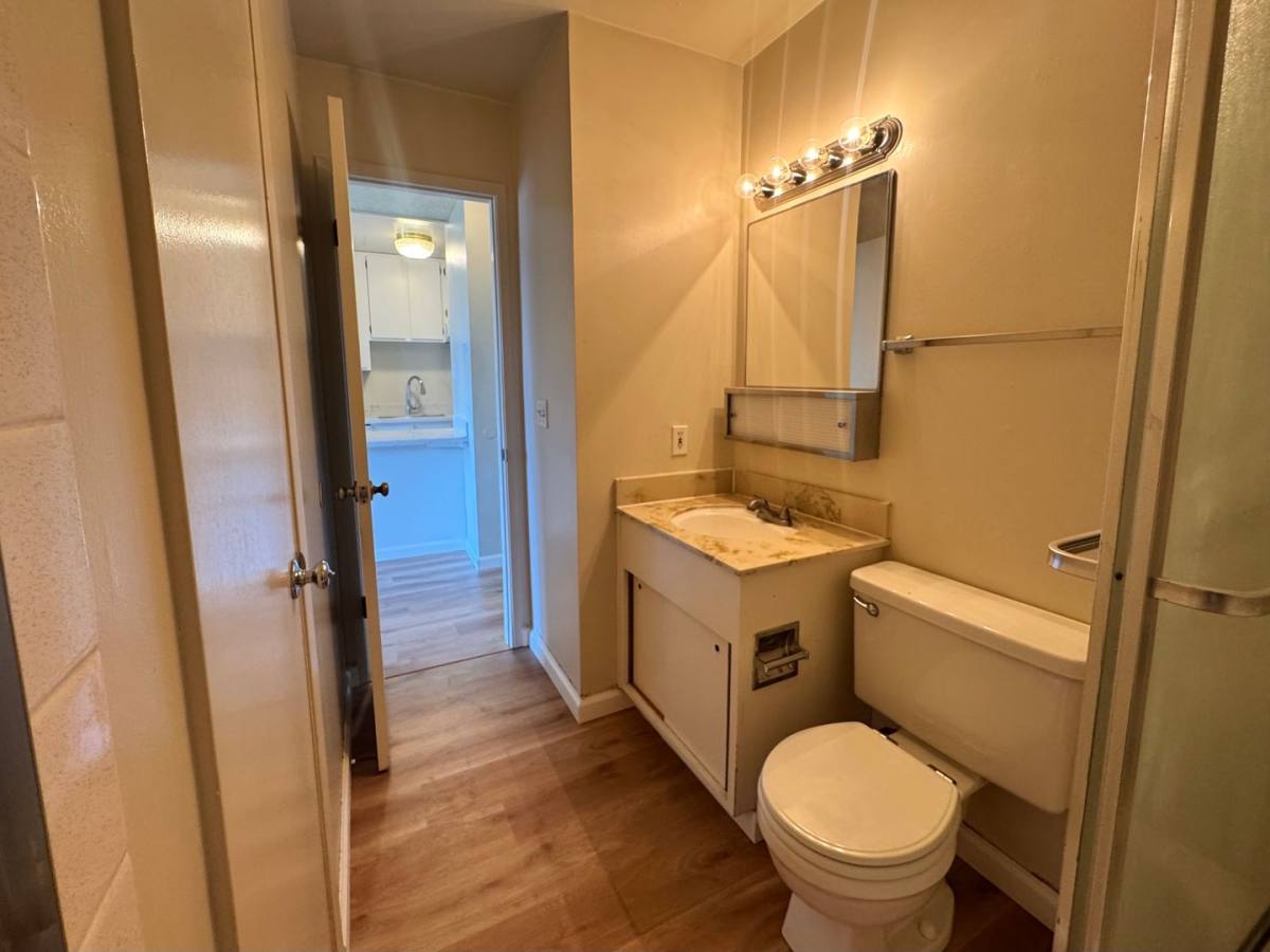 Apartment for rent at 7 Captain Dr, Emeryville, CA 94608