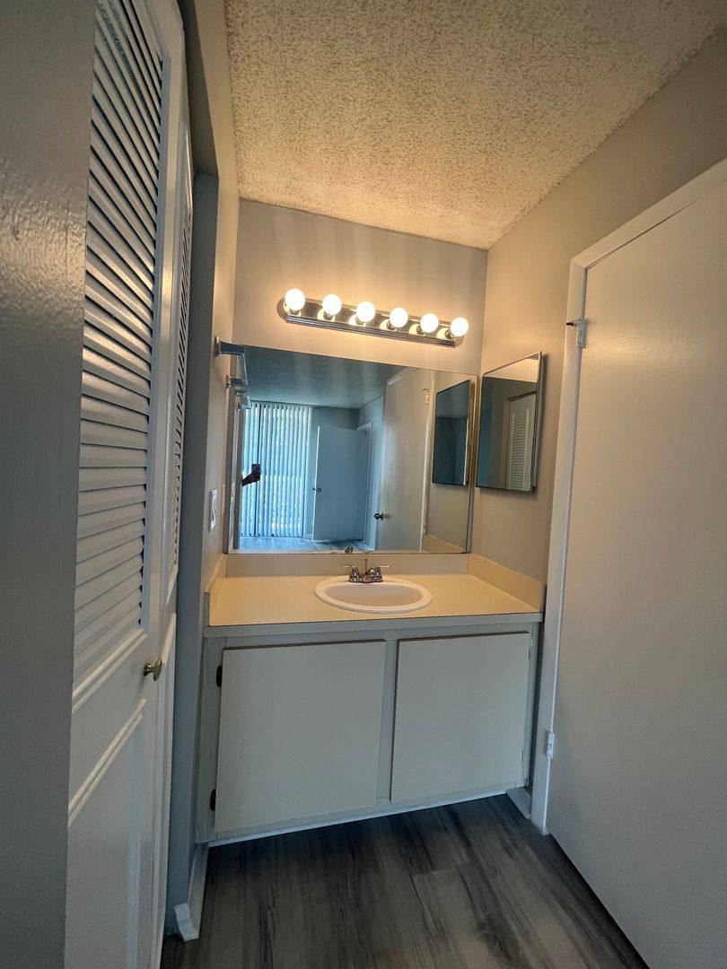 Apartment for rent at 752 Executive Center Dr, West Palm Beach, FL 33401