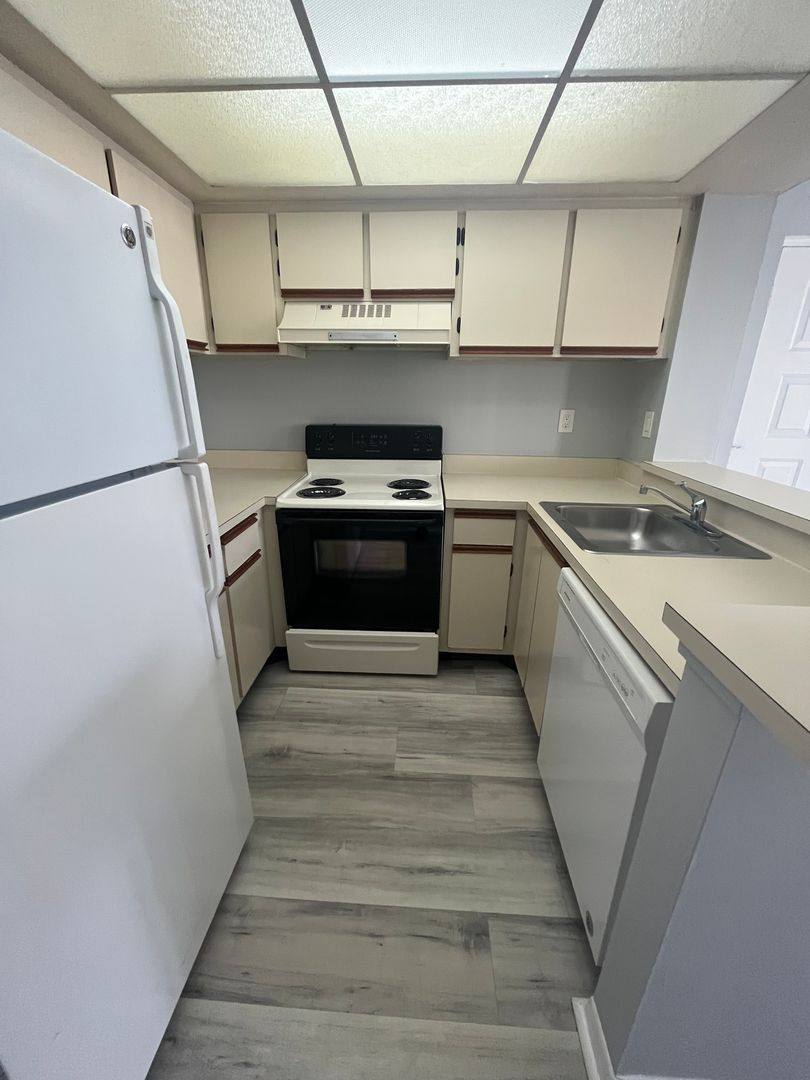 Apartment for rent at 752 Executive Center Dr, West Palm Beach, FL 33401