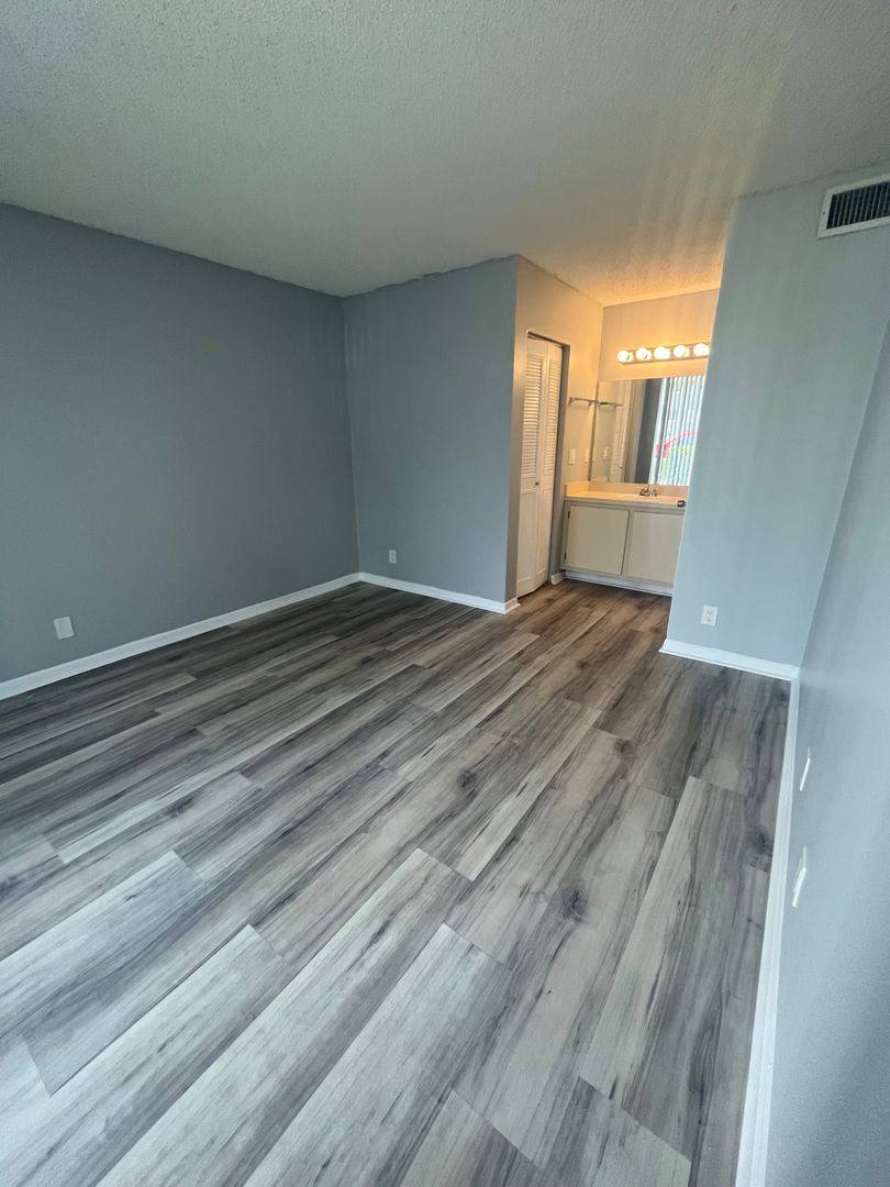 Apartment for rent at 752 Executive Center Dr, West Palm Beach, FL 33401