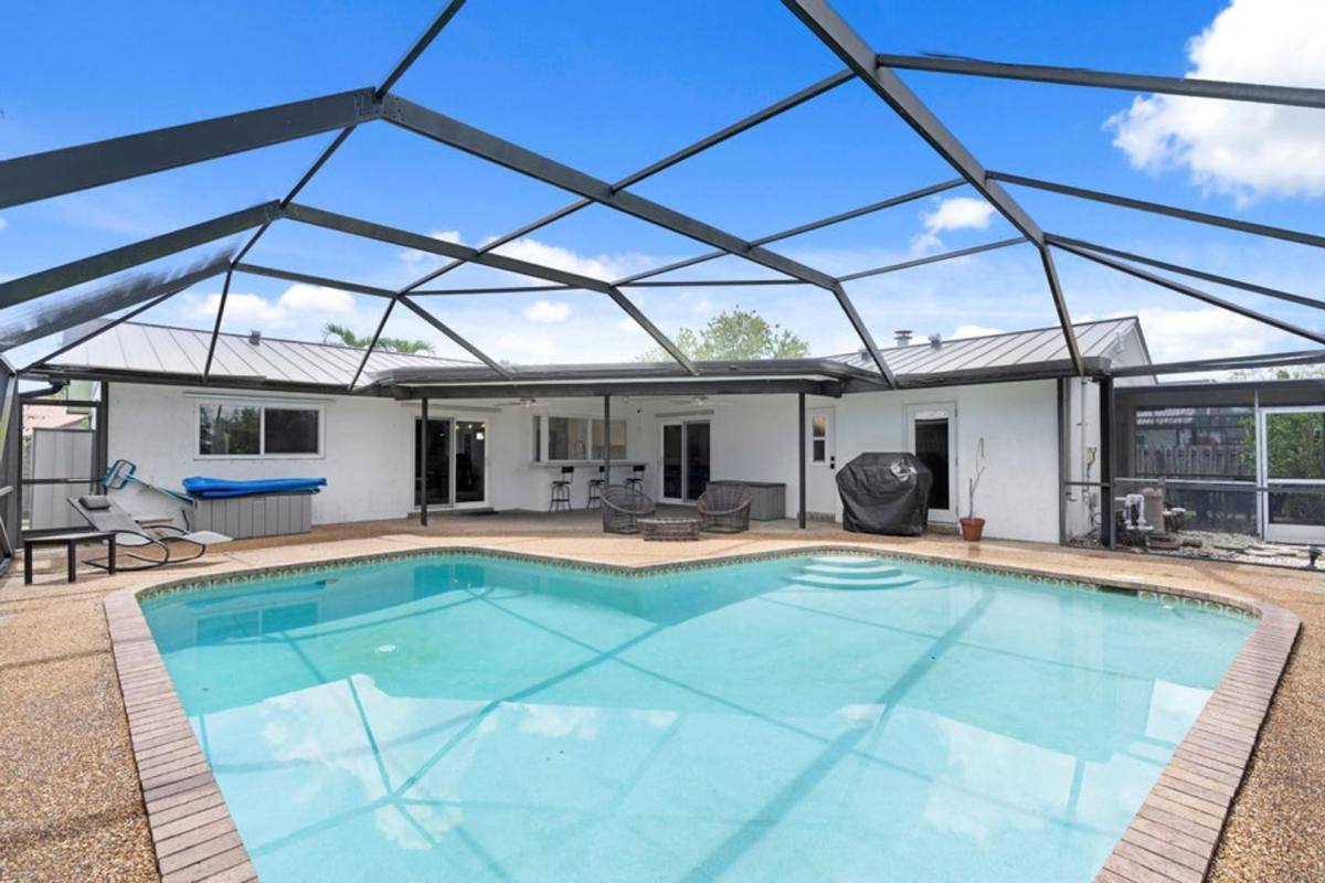 House for rent at 1039 NW 8th St, Boca Raton, FL 33486