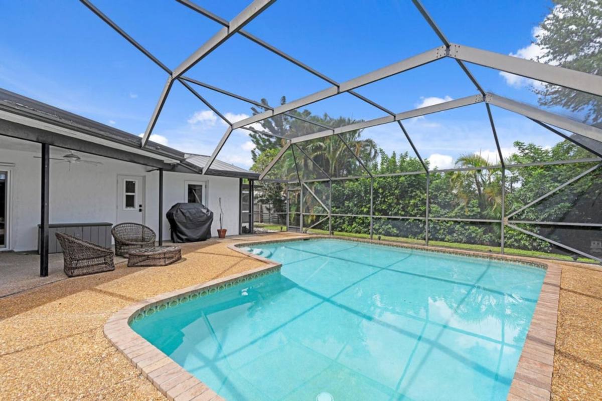 House for rent at 1039 NW 8th St, Boca Raton, FL 33486