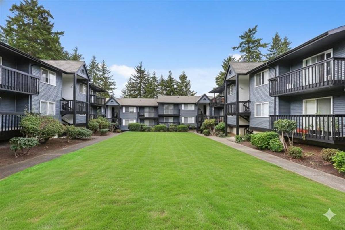 Apartment for rent at 18534 52nd Ave W, Lynnwood, WA 98037