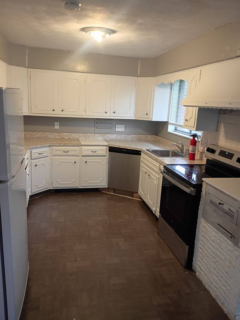 Apartment for rent at 1354-1356 Ohmer St, Dayton, OH 45410