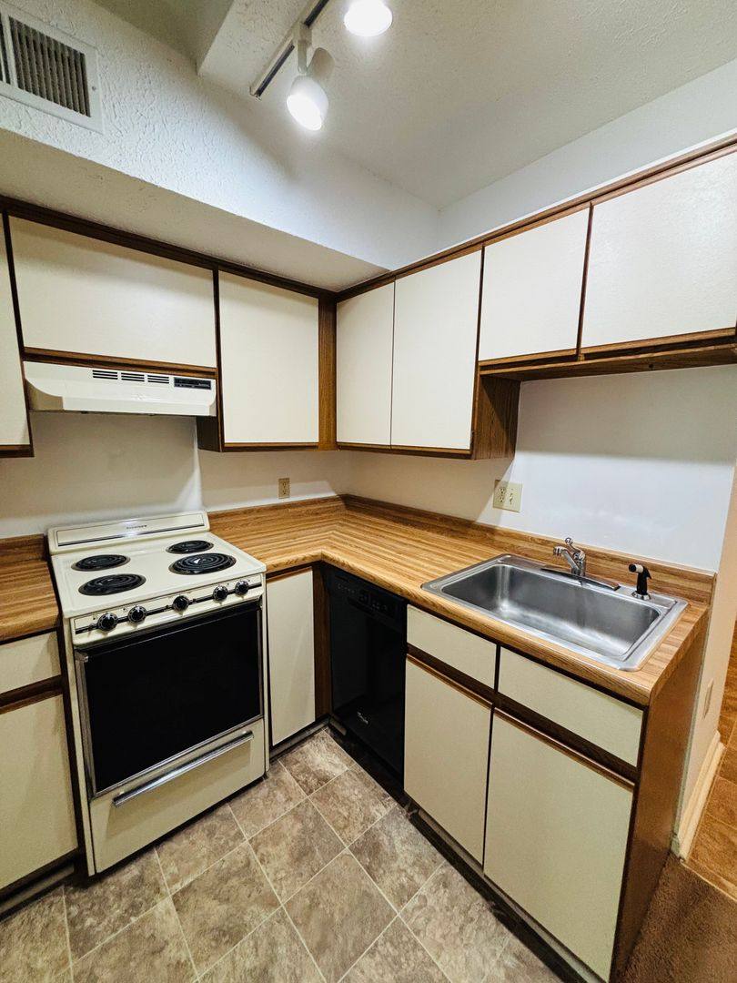 Condo for rent at 1400H University City Blvd, Blacksburg, VA 24060