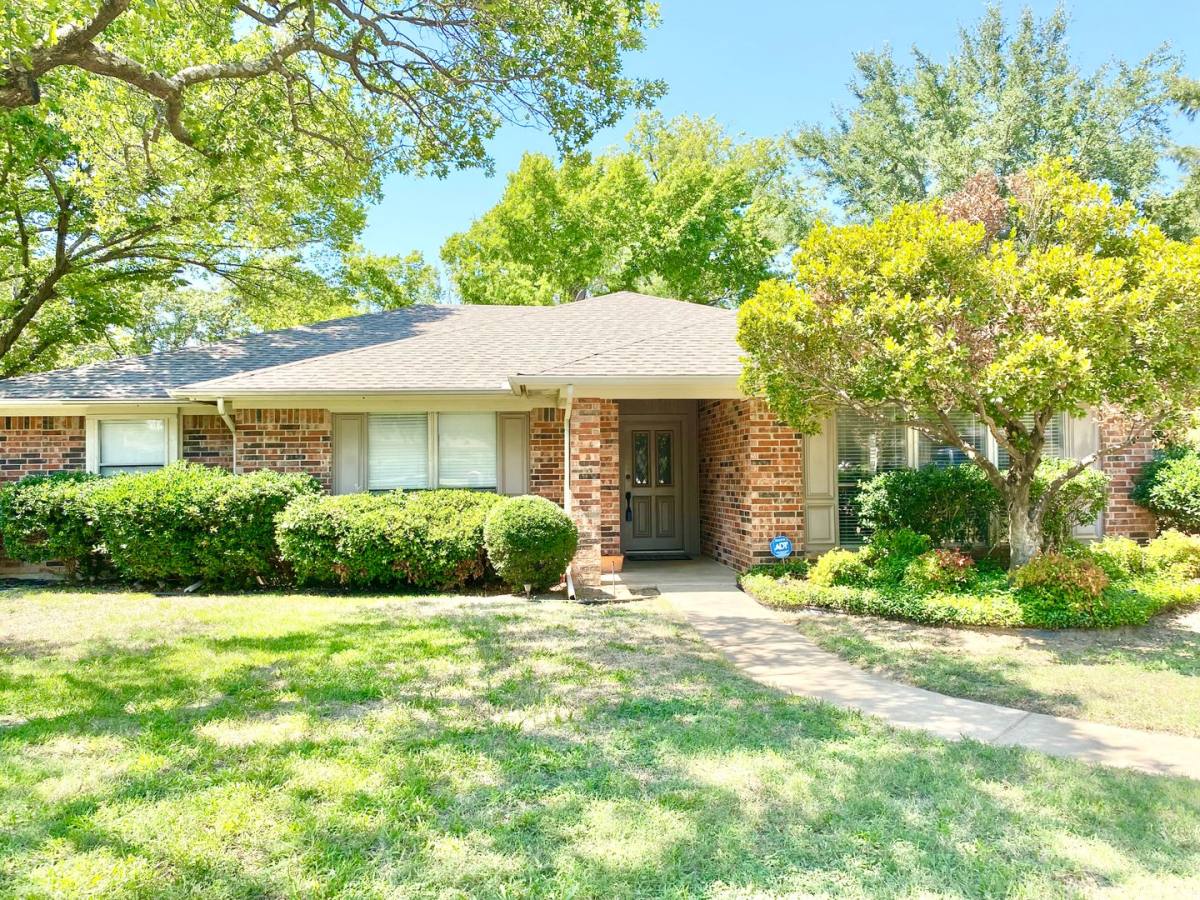 House for rent at 5714 Louise Way Dr, Arlington, TX 76017