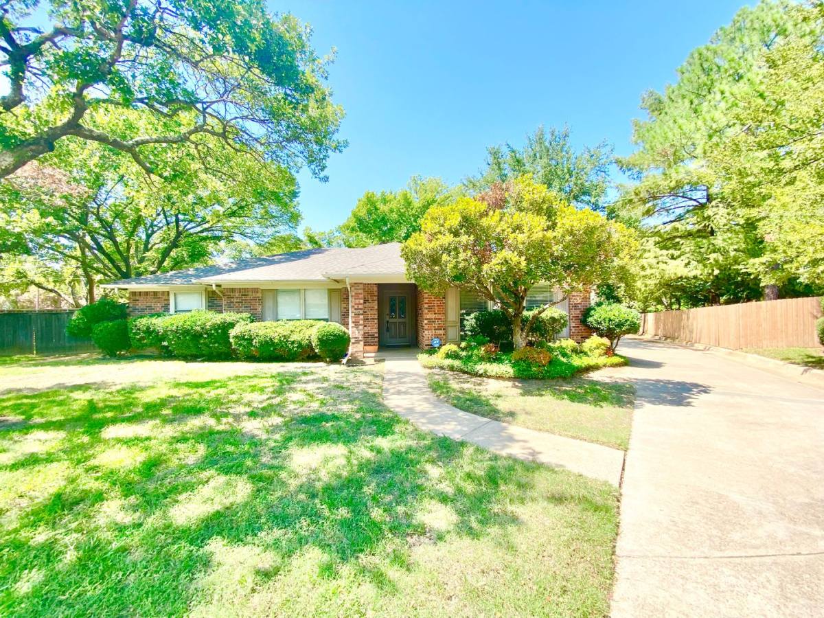 House for rent at 5714 Louise Way Dr, Arlington, TX 76017