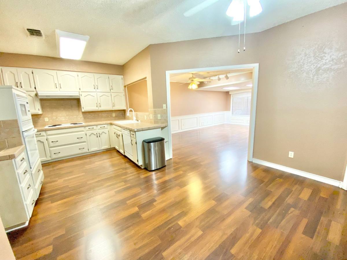 House for rent at 5714 Louise Way Dr, Arlington, TX 76017
