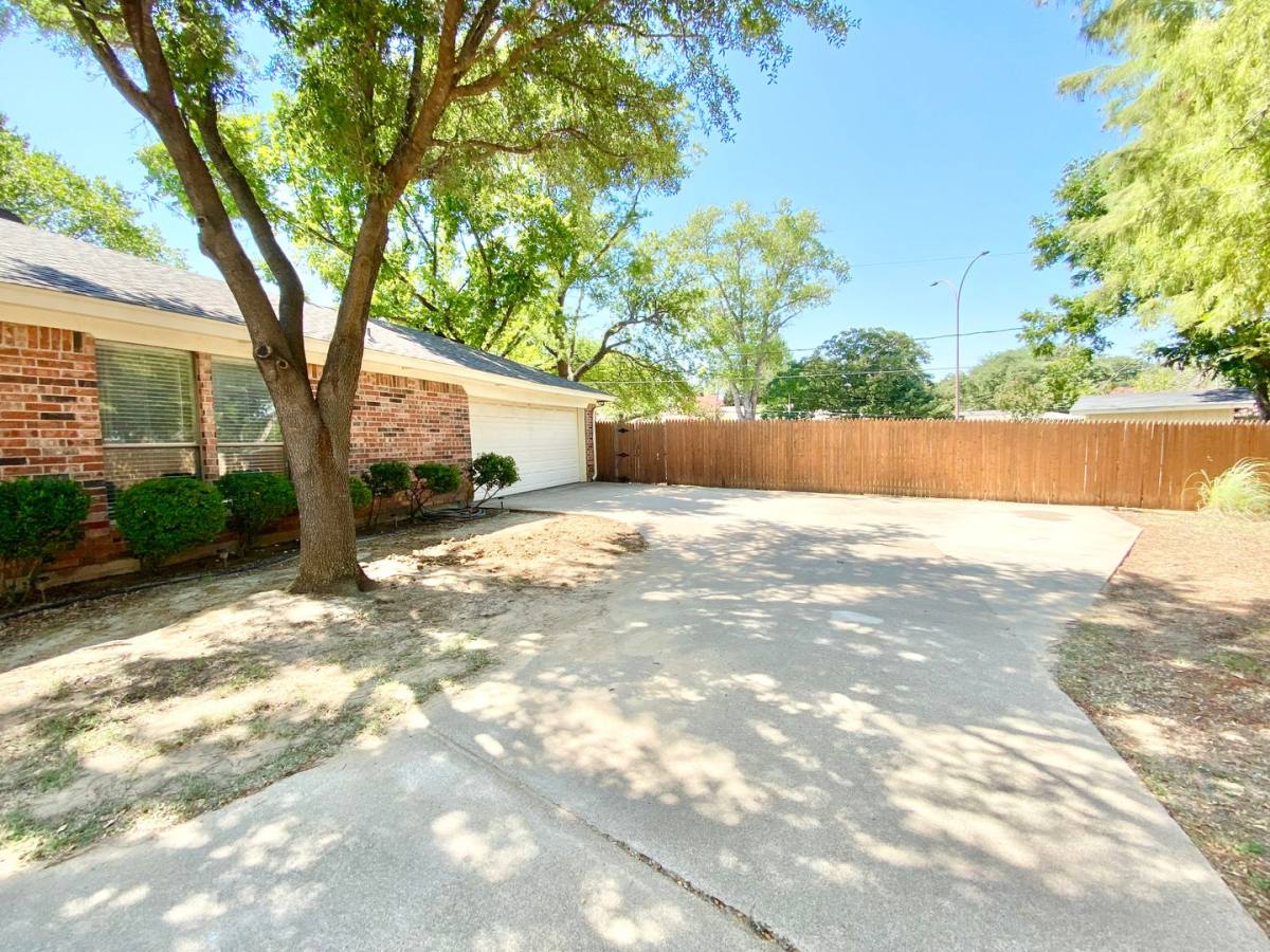 House for rent at 5714 Louise Way Dr, Arlington, TX 76017