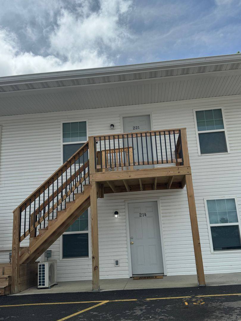 Apartment for rent at 4826 Red Rooster Rd, Farmington, MO 63640