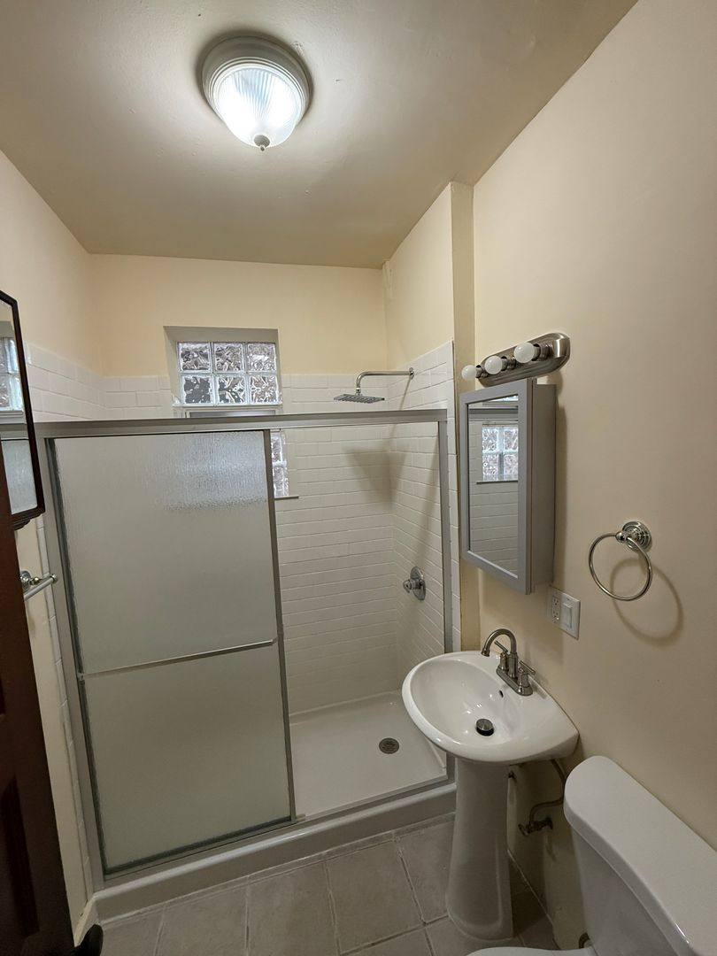 Apartment for rent at 837 W 33rd Place Not St, Chicago, IL 60608