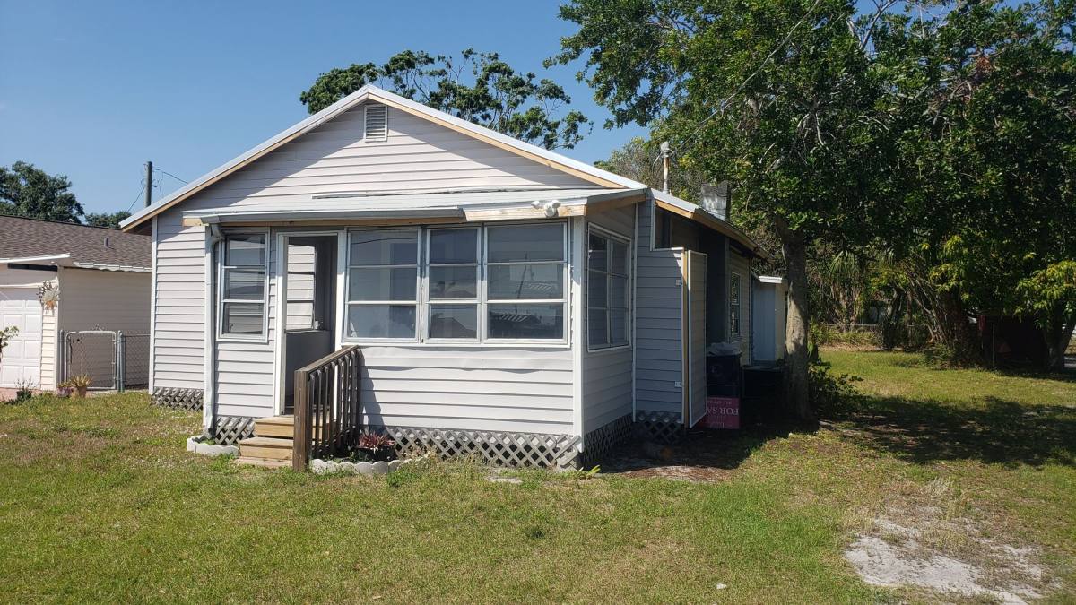 House for rent at 1229 11th Ave W, Palmetto, FL 34221