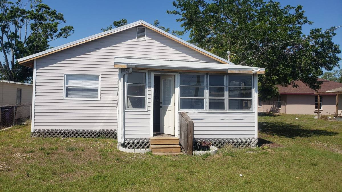 House for rent at 1229 11th Ave W, Palmetto, FL 34221