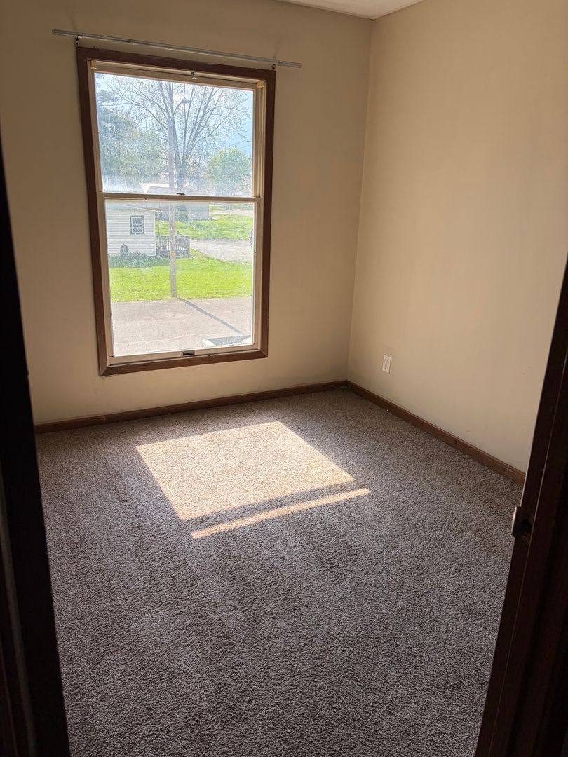 Apartment for rent at 130 S Clay St, Summitville, IN 46070