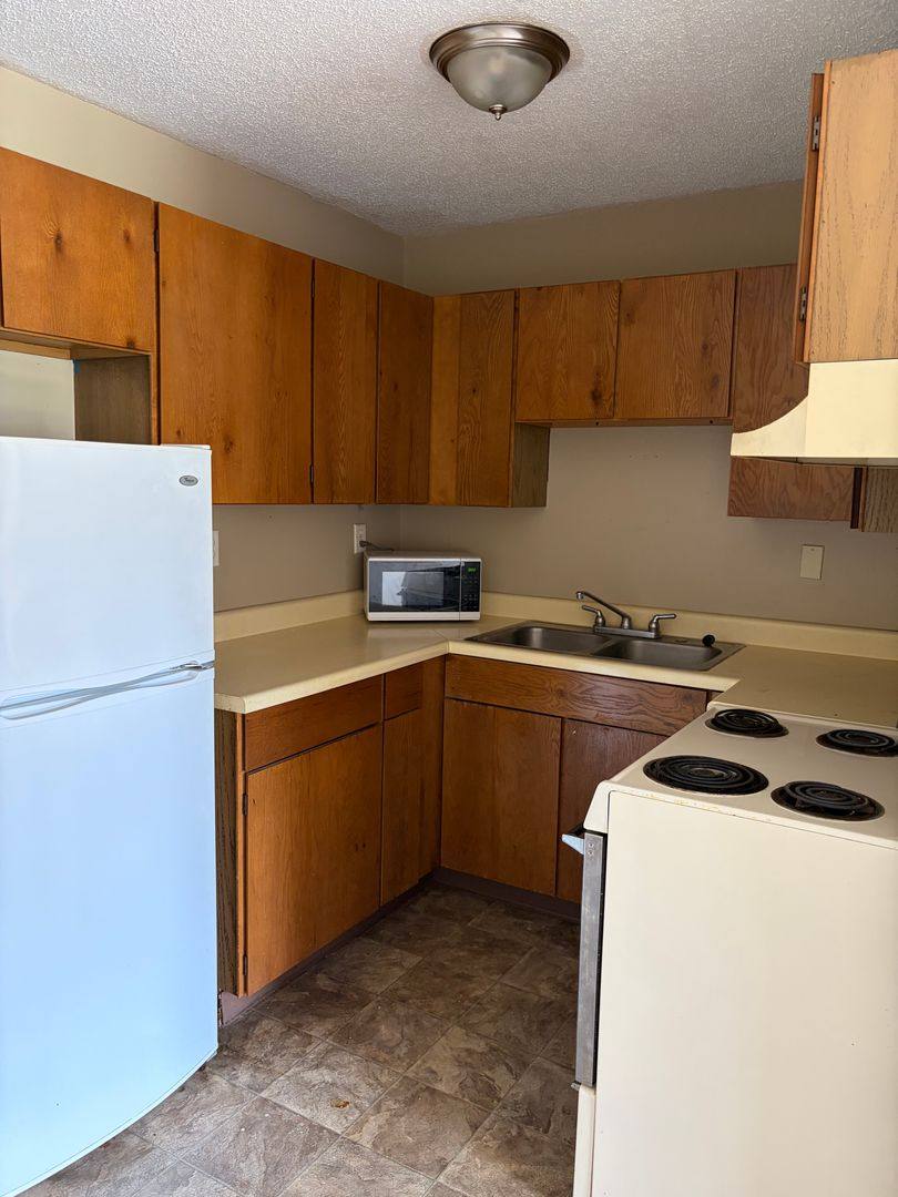 Apartment for rent at 130 S Clay St, Summitville, IN 46070