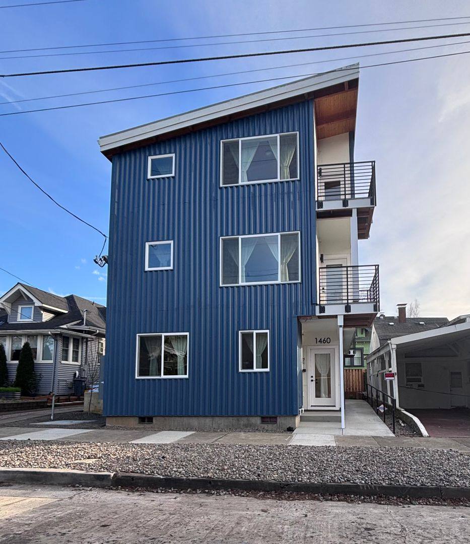 Apartment for rent at 1460 SE 51st Ave, Portland, OR 97215