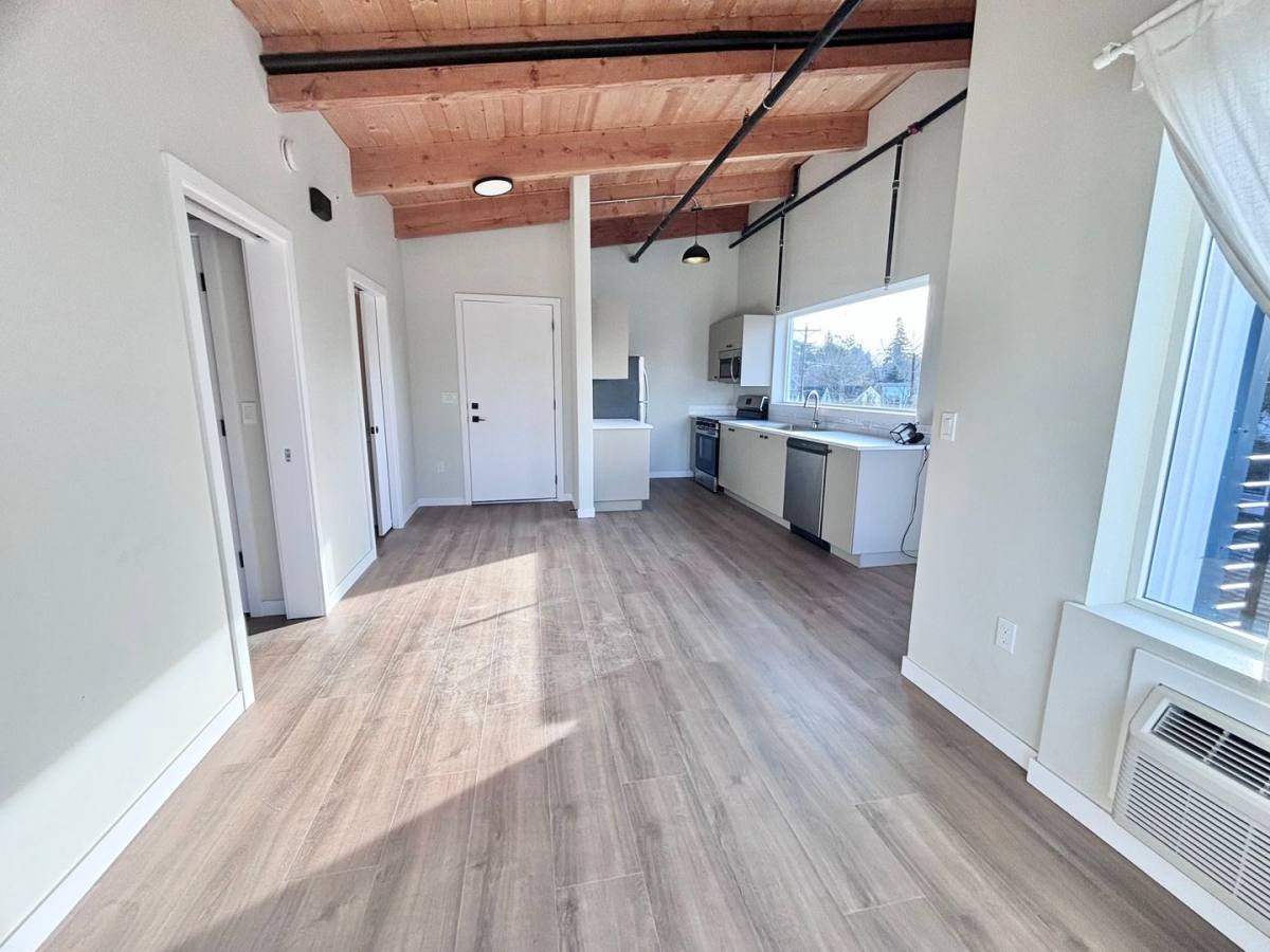 Apartment for rent at 1460 SE 51st Ave, Portland, OR 97215