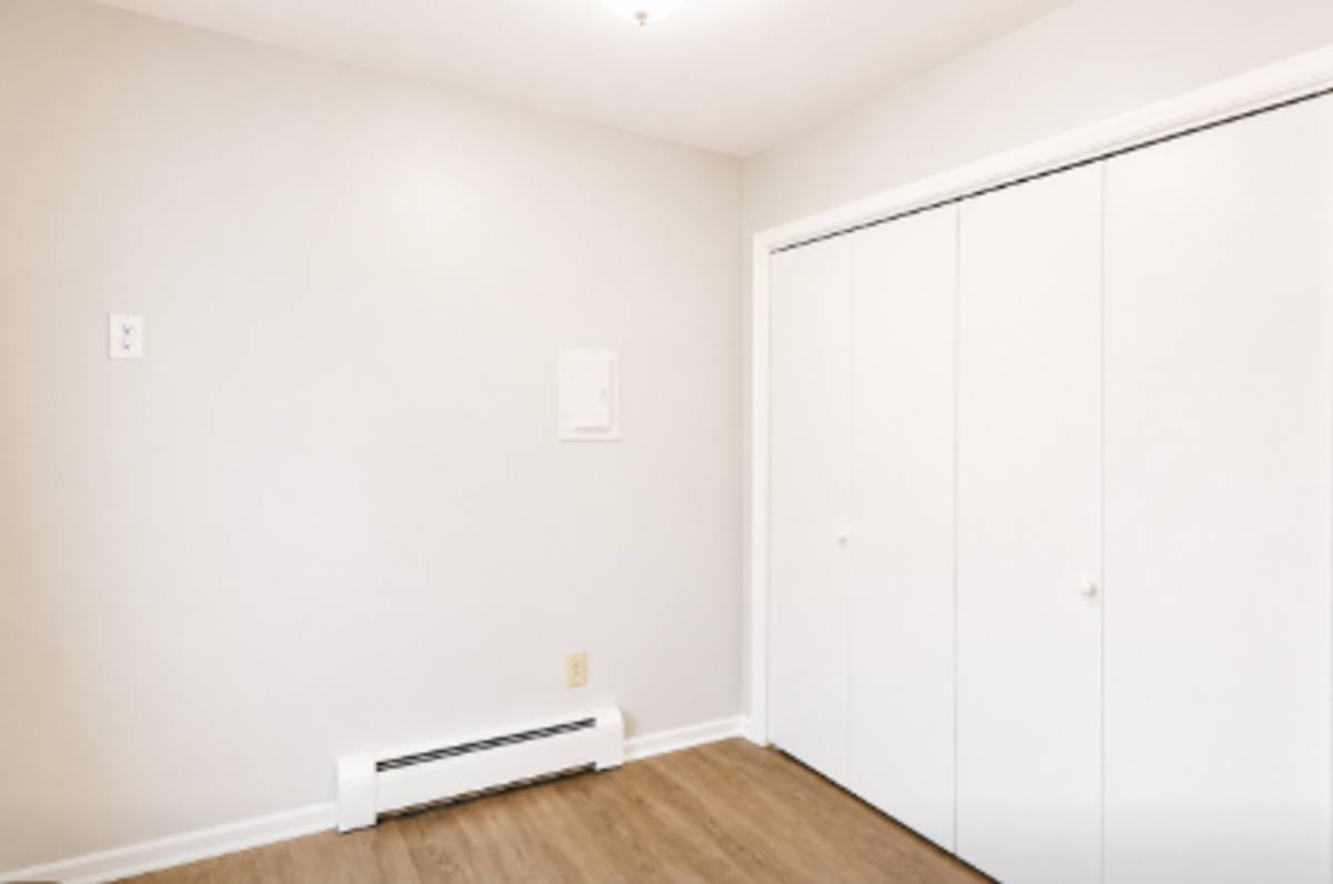 Apartment for rent at 4200 Knob Hill Dr, Des Moines, IA 50317