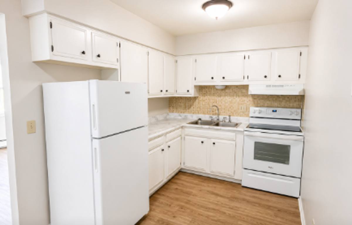 Apartment for rent at 4200 Knob Hill Dr, Des Moines, IA 50317