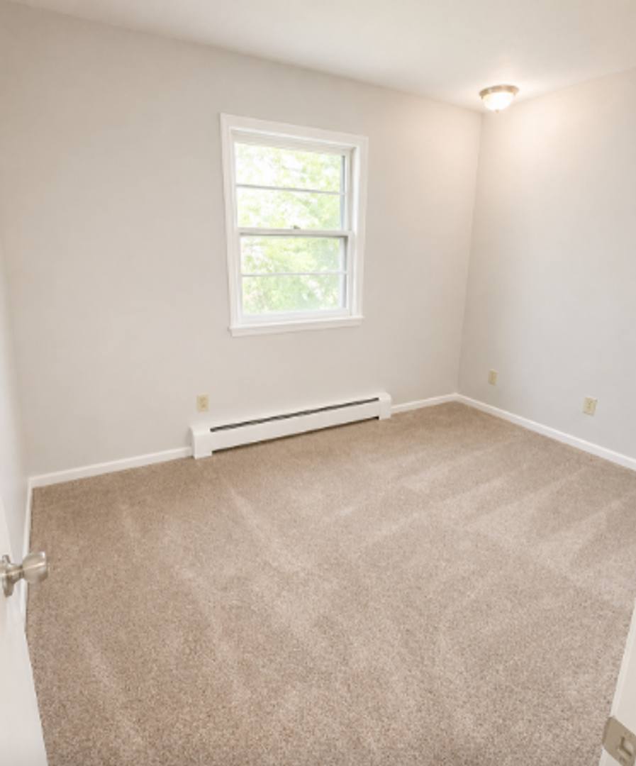 Apartment for rent at 4200 Knob Hill Dr, Des Moines, IA 50317