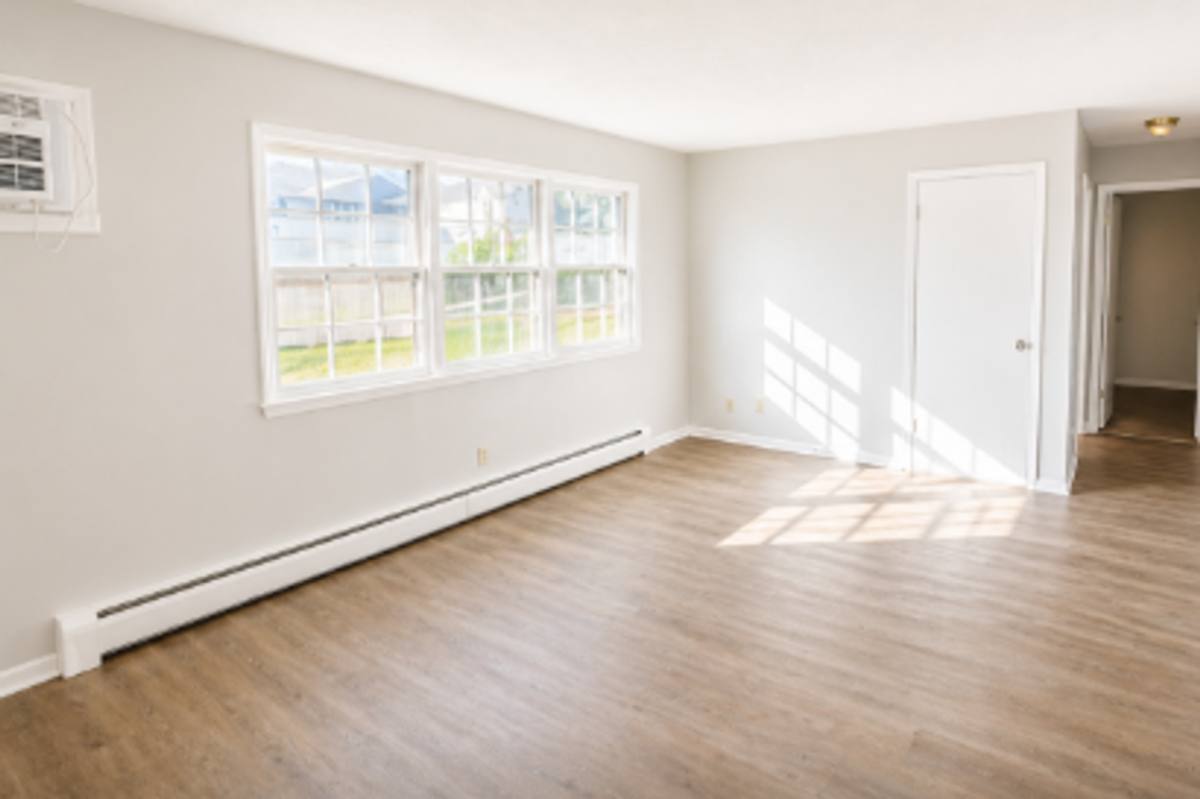 Apartment for rent at 4200 Knob Hill Dr, Des Moines, IA 50317