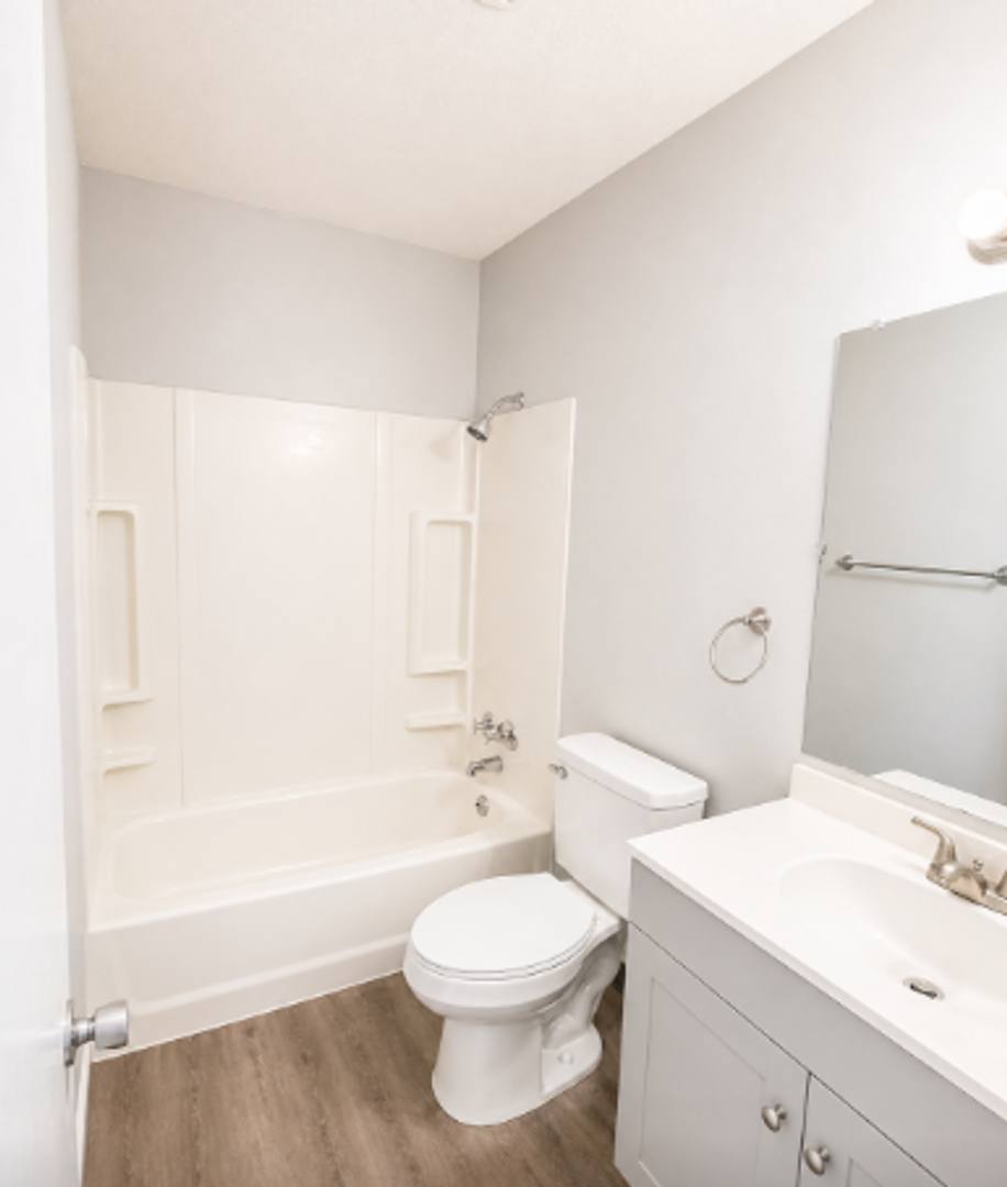 Apartment for rent at 4200 Knob Hill Dr, Des Moines, IA 50317