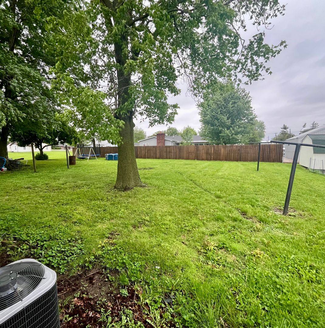 House for rent at 211 W County Rd, Jerseyville, IL 62052