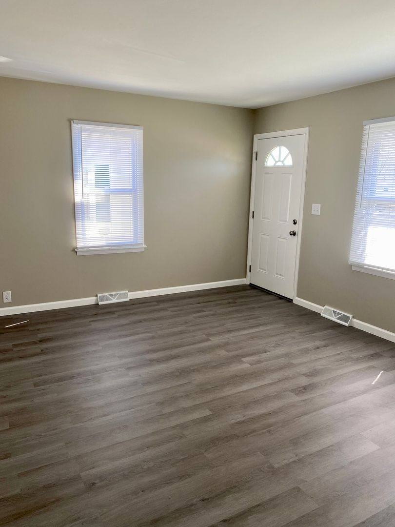 House for rent at 211 W County Rd, Jerseyville, IL 62052