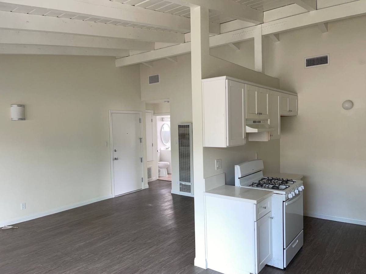 Apartment for rent at 10235-10239 Darby Ave, Inglewood, CA 90303