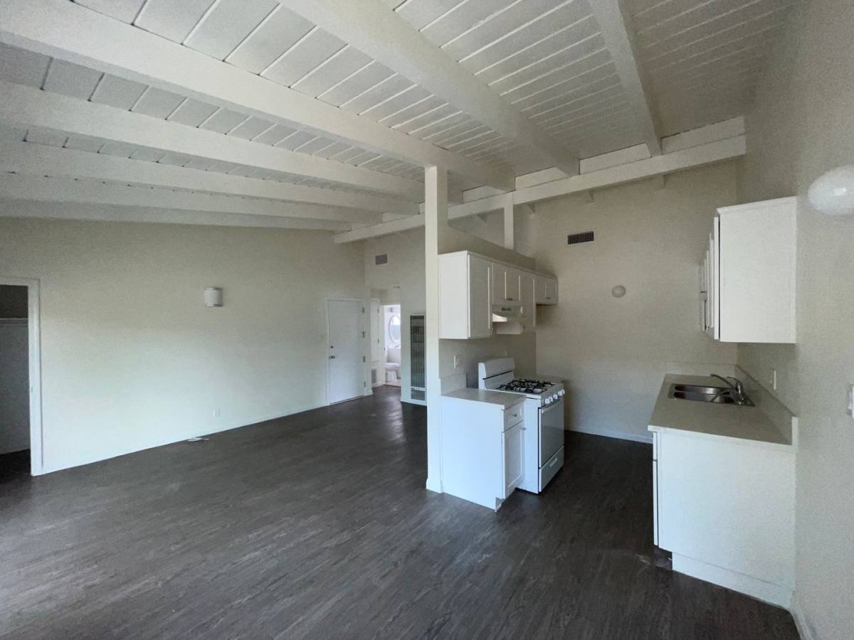 Apartment for rent at 10235-10239 Darby Ave, Inglewood, CA 90303