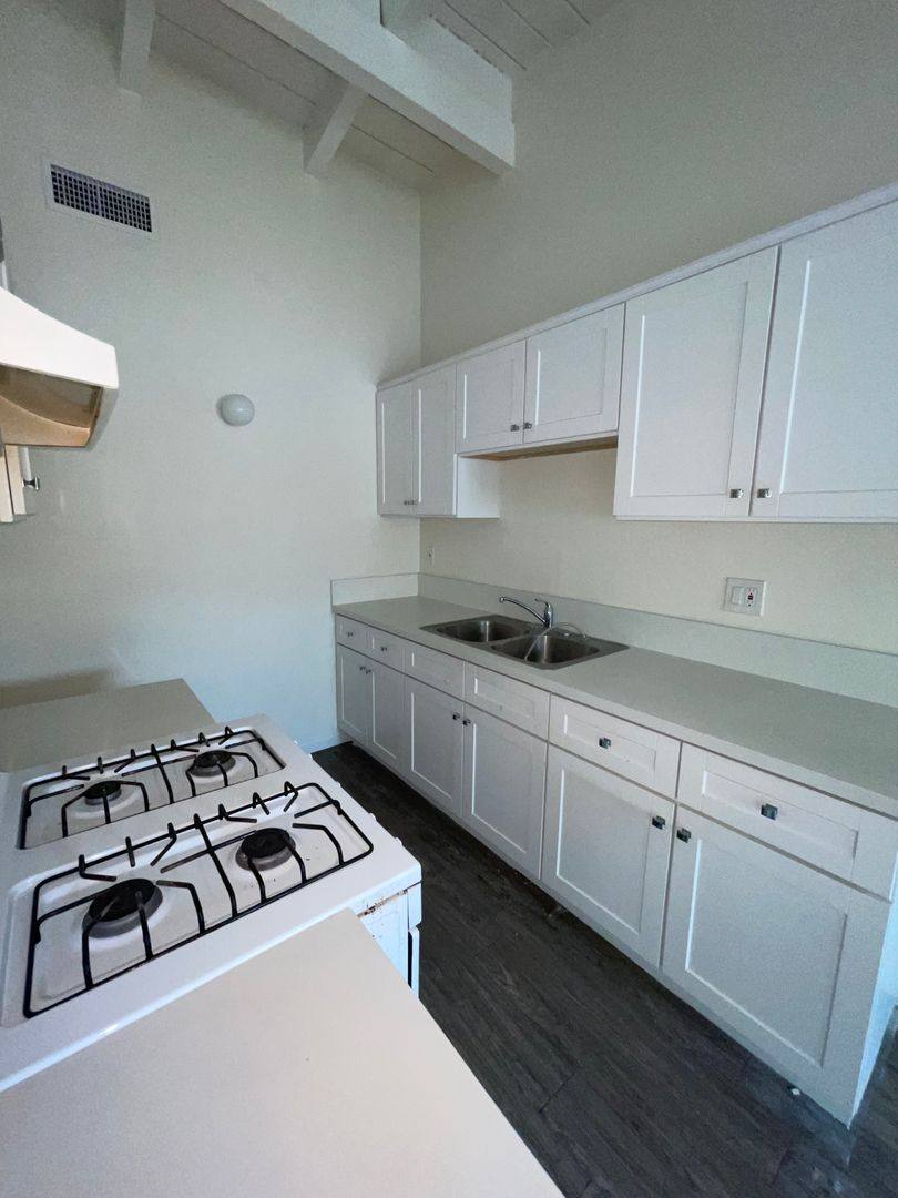 Apartment for rent at 10235-10239 Darby Ave, Inglewood, CA 90303