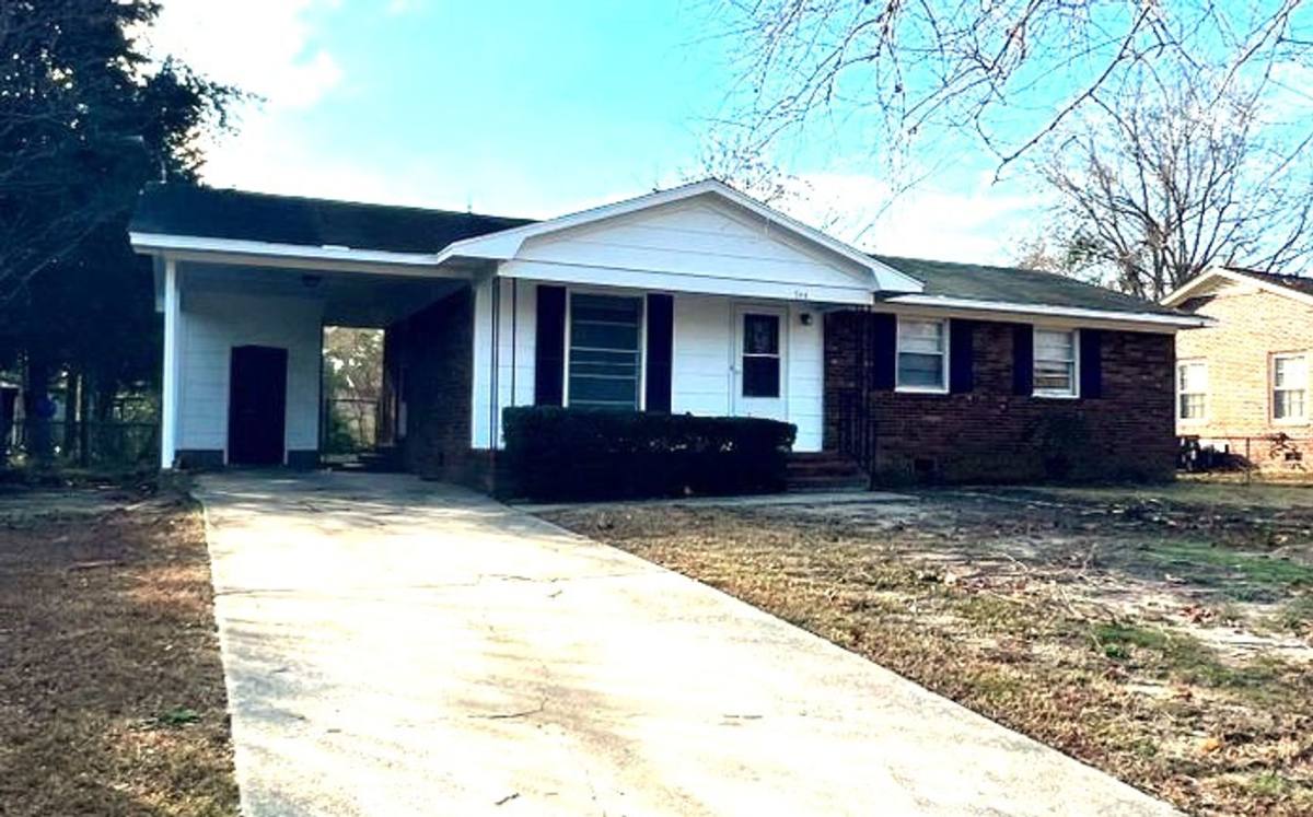 House for rent at 944 Lark Dr, Fayetteville, NC 28314
