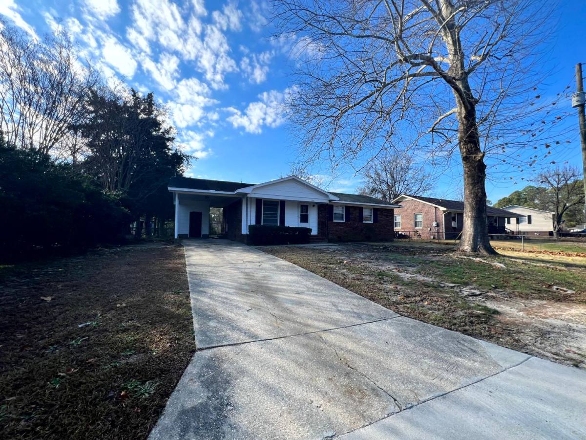 House for rent at 944 Lark Dr, Fayetteville, NC 28314