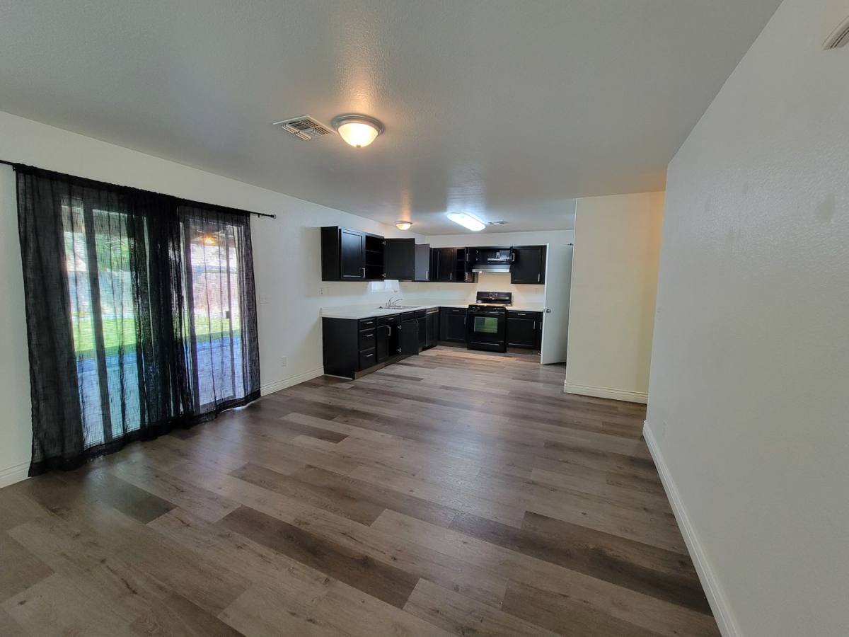 House for rent at 4448 W Rialto, Visalia, CA 93277