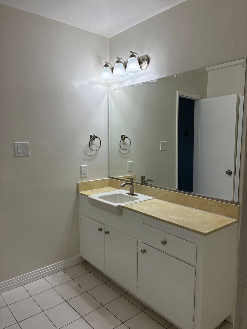 Apartment for rent at 53 Suffolk Ave, Sierra Madre, CA 91024