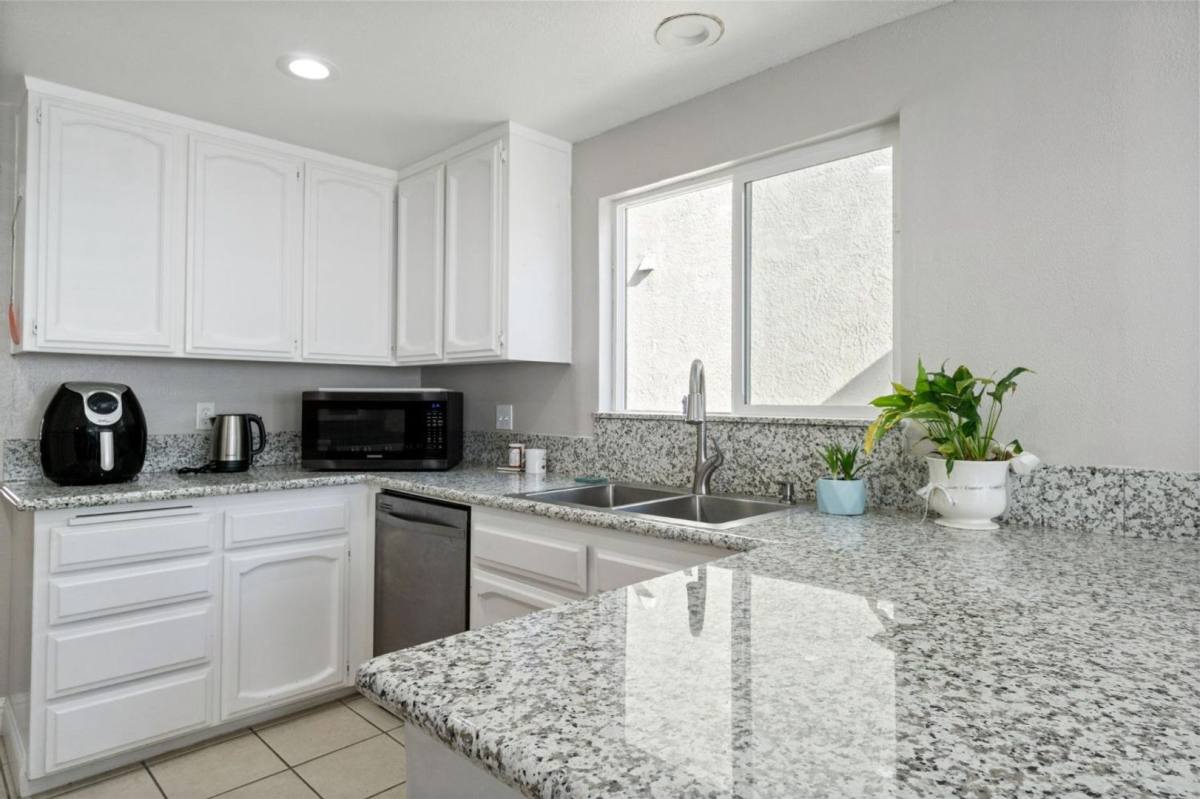 House for rent at 1050 E Fallbrook Ave, Fresno, CA 93720