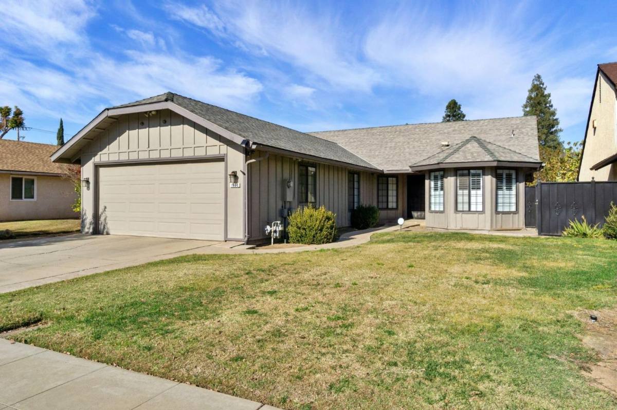 House for rent at 1050 E Fallbrook Ave, Fresno, CA 93720