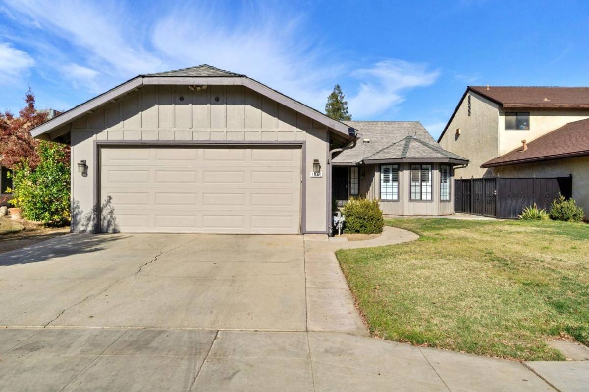 House for rent at 1050 E Fallbrook Ave, Fresno, CA 93720