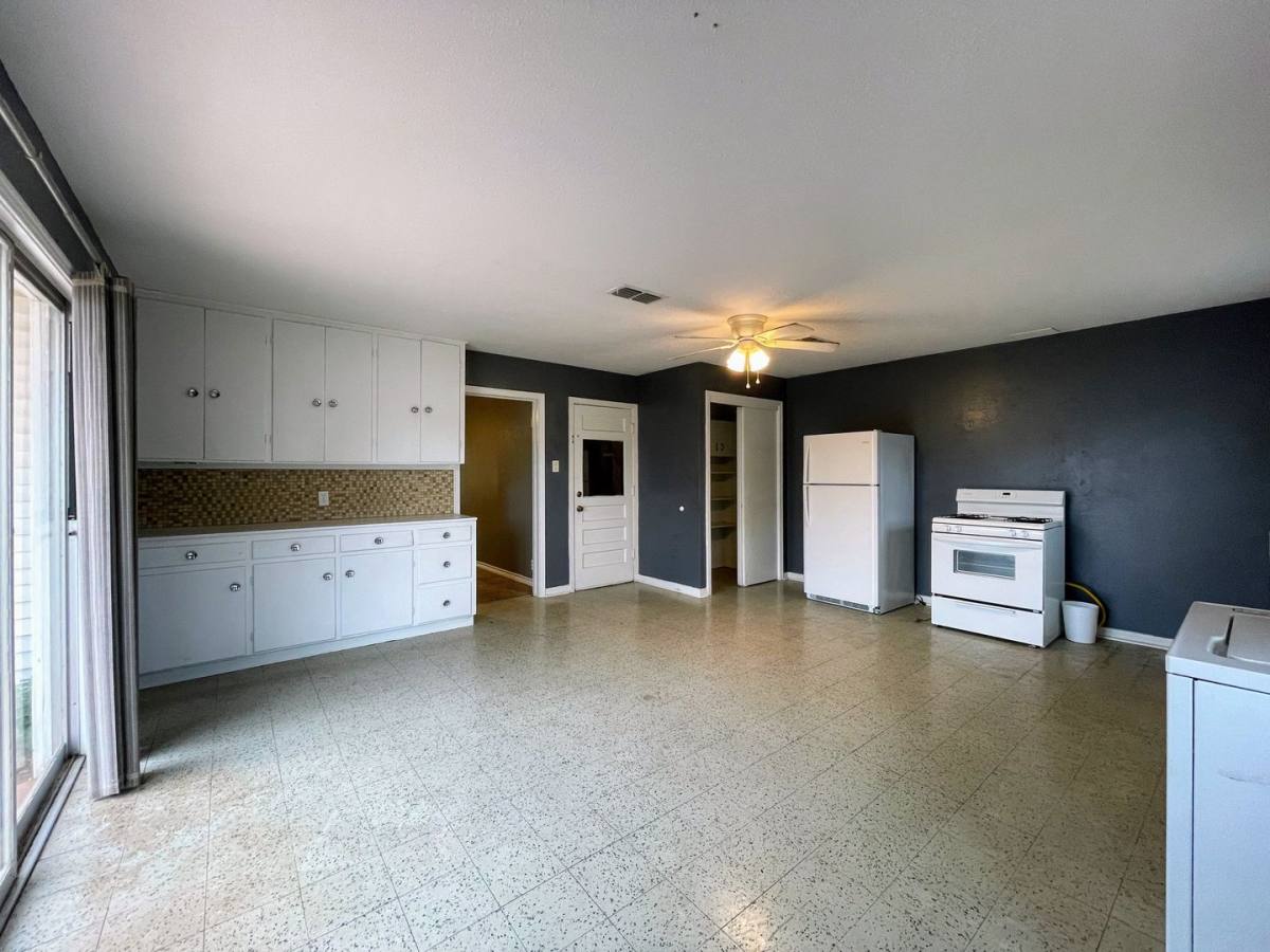 House for rent at 3710 Ave V, Snyder, TX 79549