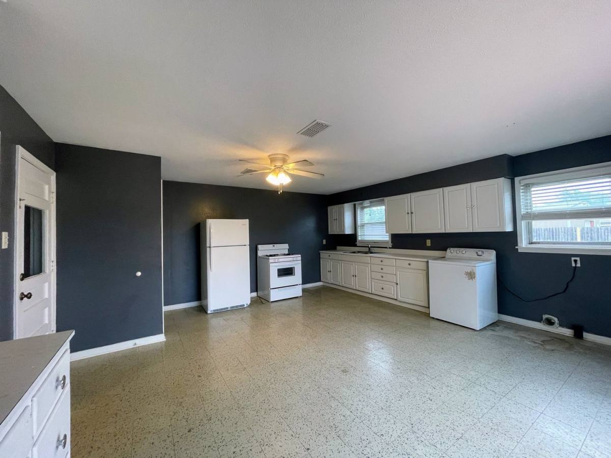 House for rent at 3710 Ave V, Snyder, TX 79549