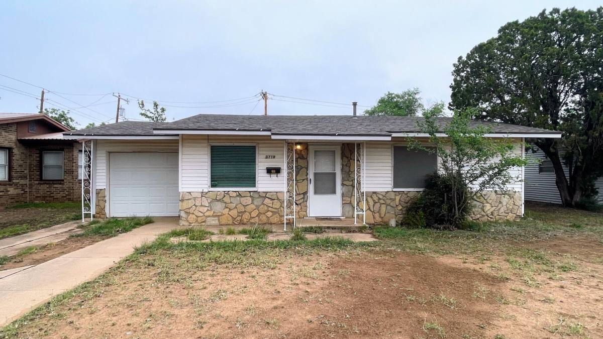 House for rent at 3710 Ave V, Snyder, TX 79549