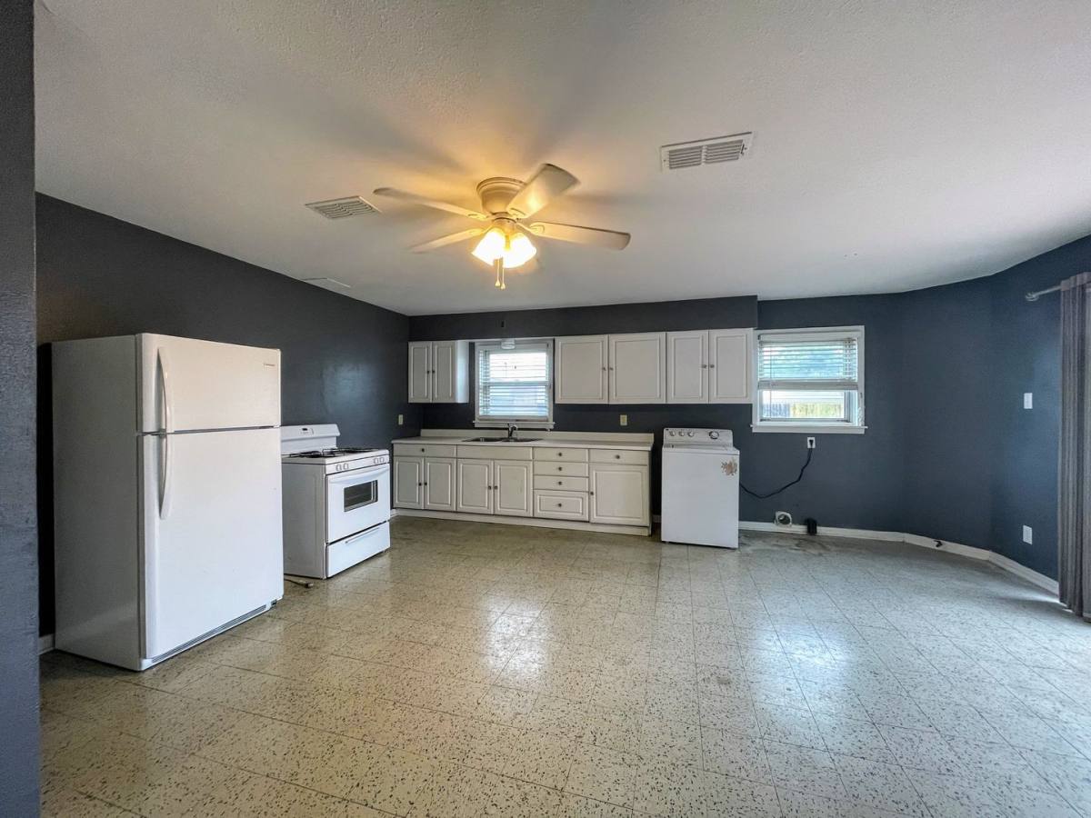 House for rent at 3710 Ave V, Snyder, TX 79549