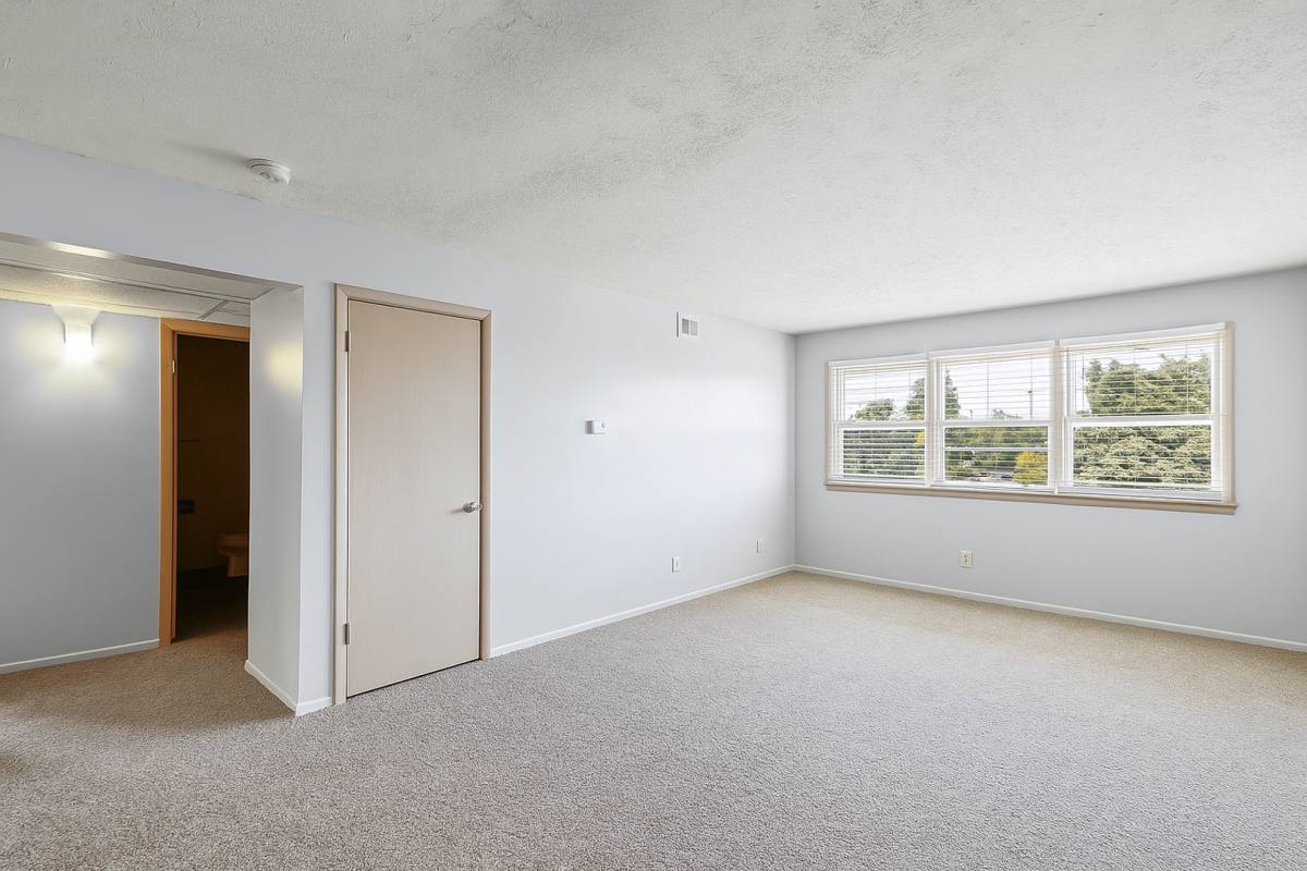 Apartment for rent at 9 Willedrob Rd, Bloomington, IL 61701