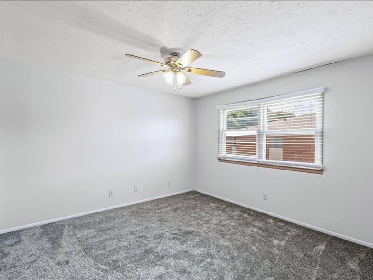 Apartment for rent at 9 Willedrob Rd, Bloomington, IL 61701
