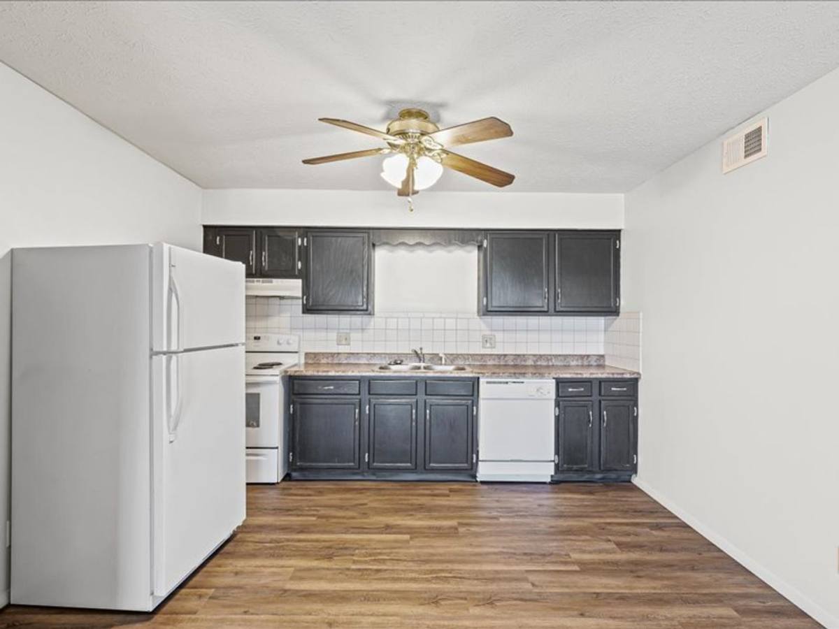 Apartment for rent at 9 Willedrob Rd, Bloomington, IL 61701
