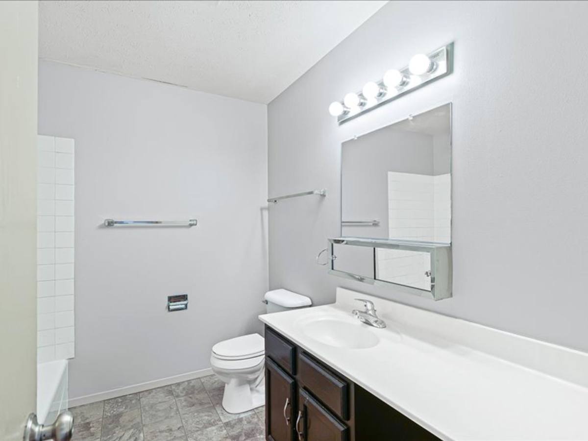 Apartment for rent at 9 Willedrob Rd, Bloomington, IL 61701