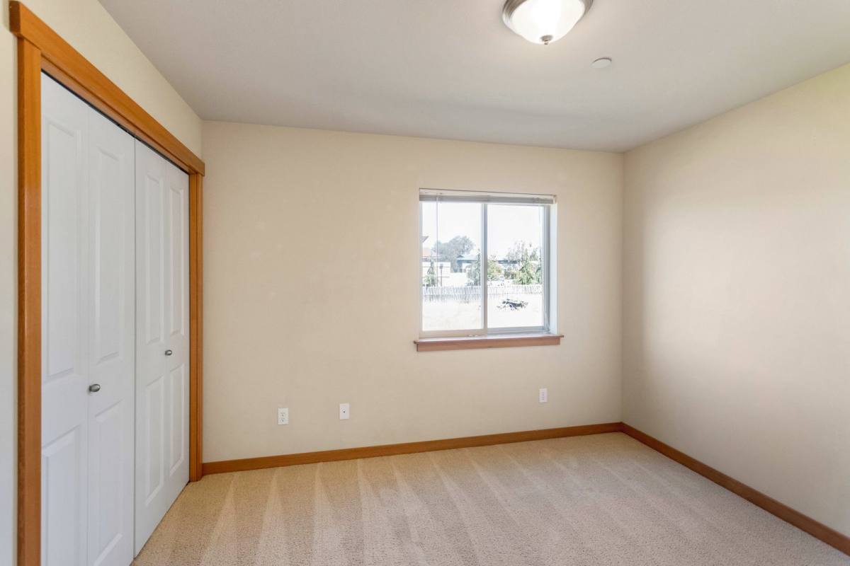 Townhouse for rent at 259 SE Ely St, Oak Harbor, WA 98277