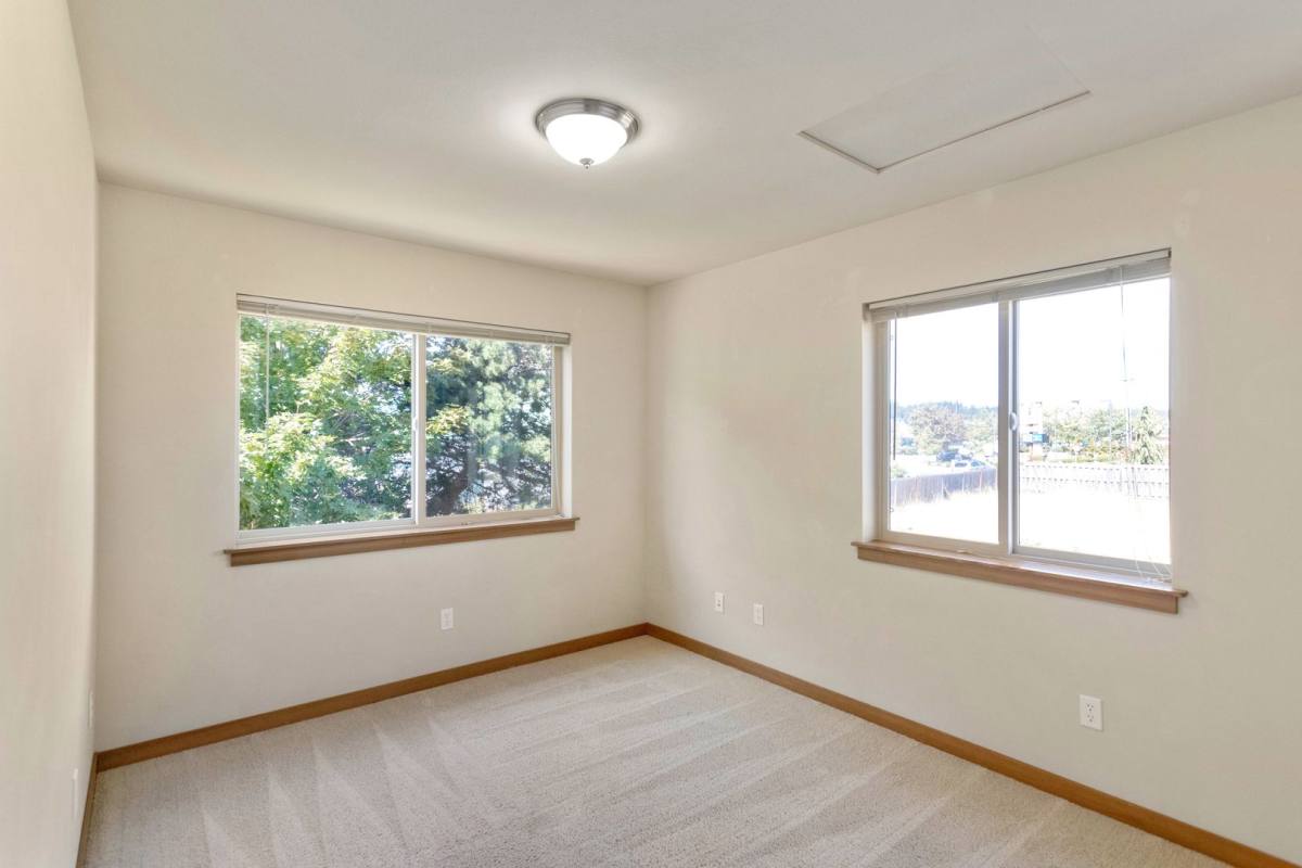 Townhouse for rent at 259 SE Ely St, Oak Harbor, WA 98277